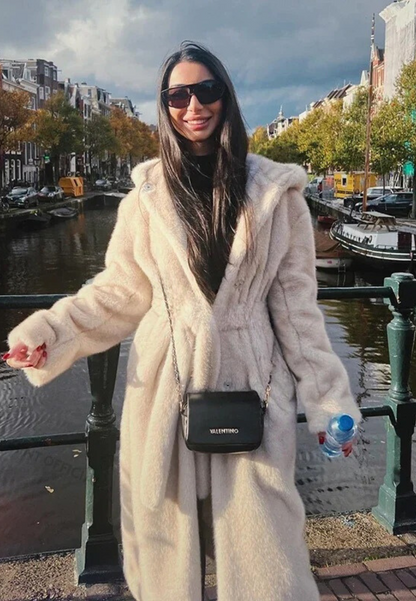 Veste en fausse fourrure avec capuche