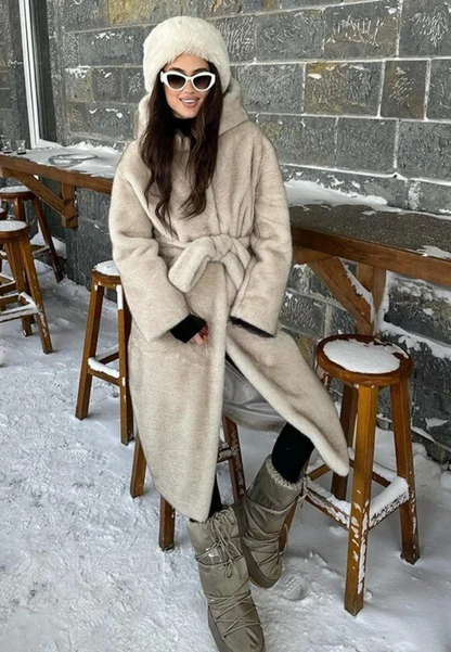 Veste en fausse fourrure avec capuche