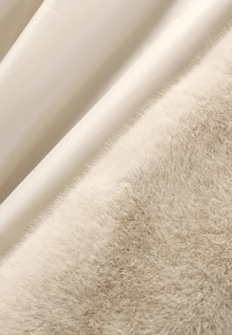 Veste en fausse fourrure avec capuche