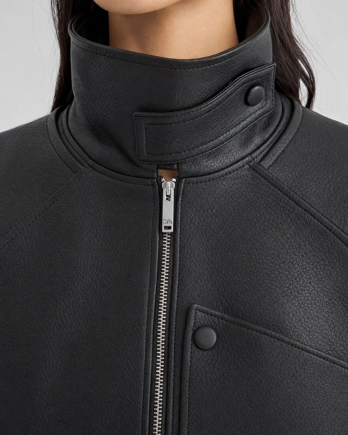 Blouson cuir noir - détail col et zip