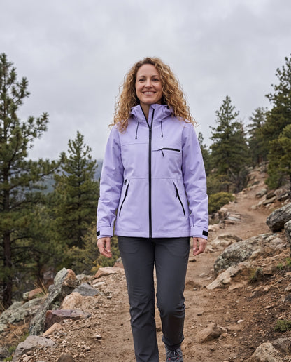 Coupe-vent femme imperméable - porté en randonnée