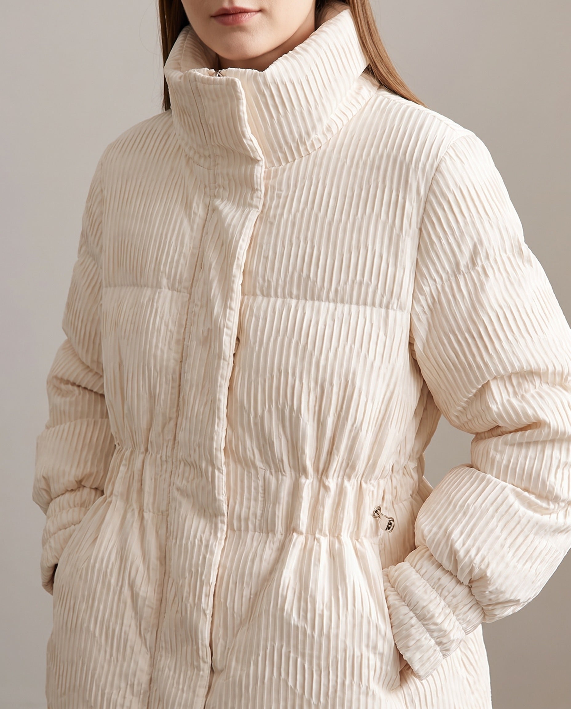 Doudoune beige femme - détail col montant et zip