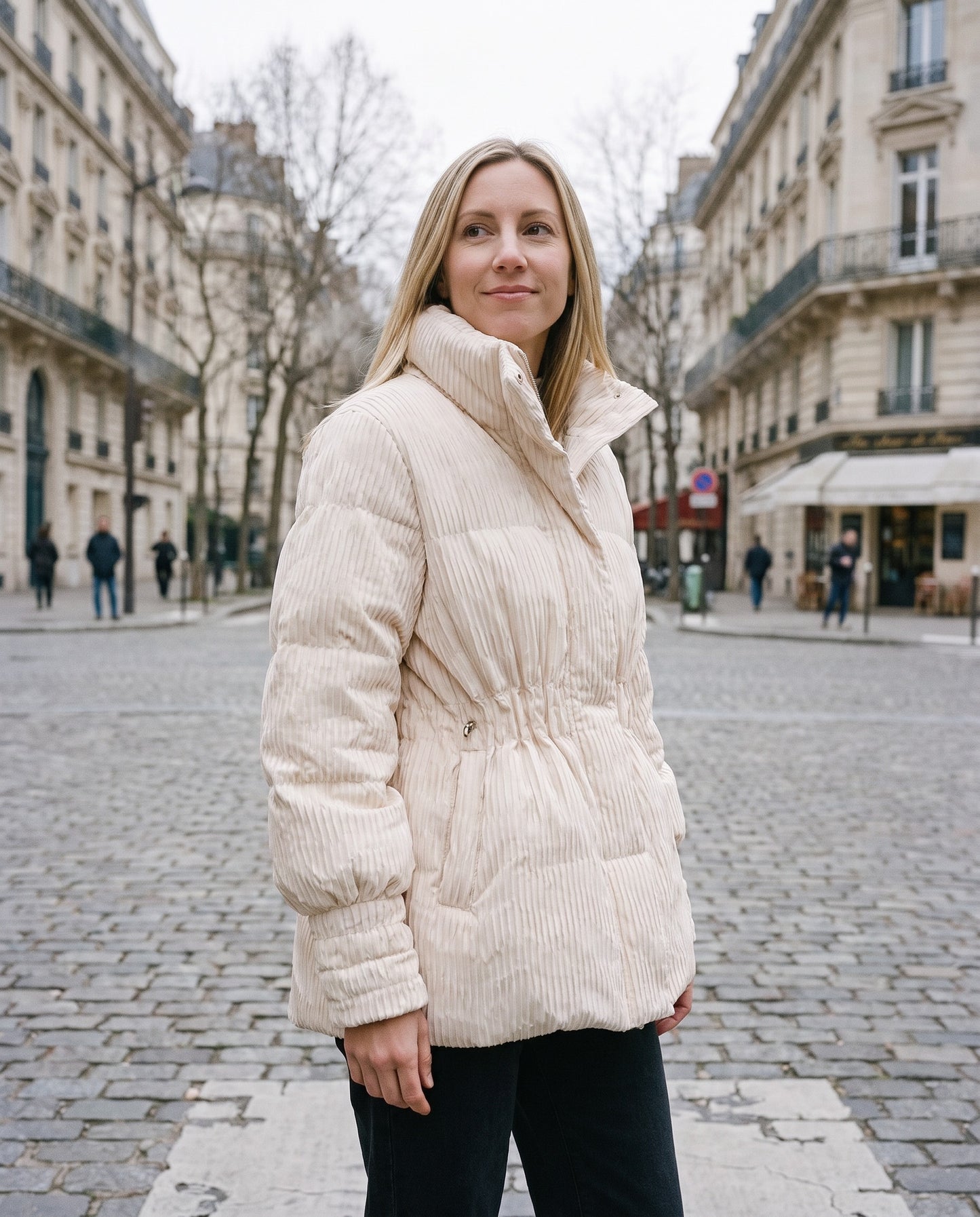 Doudoune beige femme - portée en ville