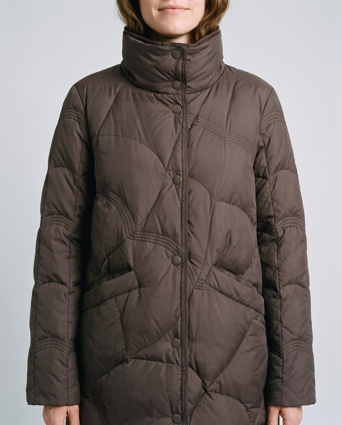Doudoune marron femme - détail col montant et pressions