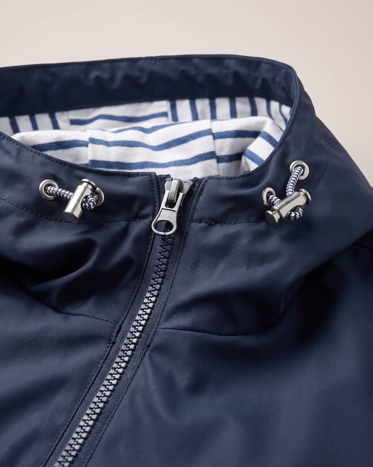 Imperméable à capuche marine femme — Détail