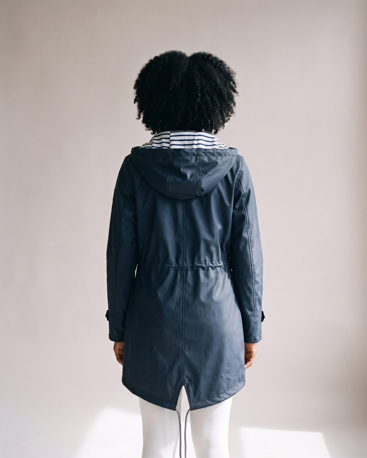 Imperméable à capuche marine femme — Dos