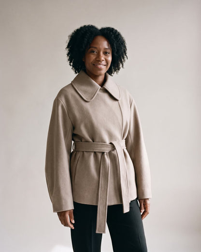 Manteau court ceinturé taupe femme — Profil