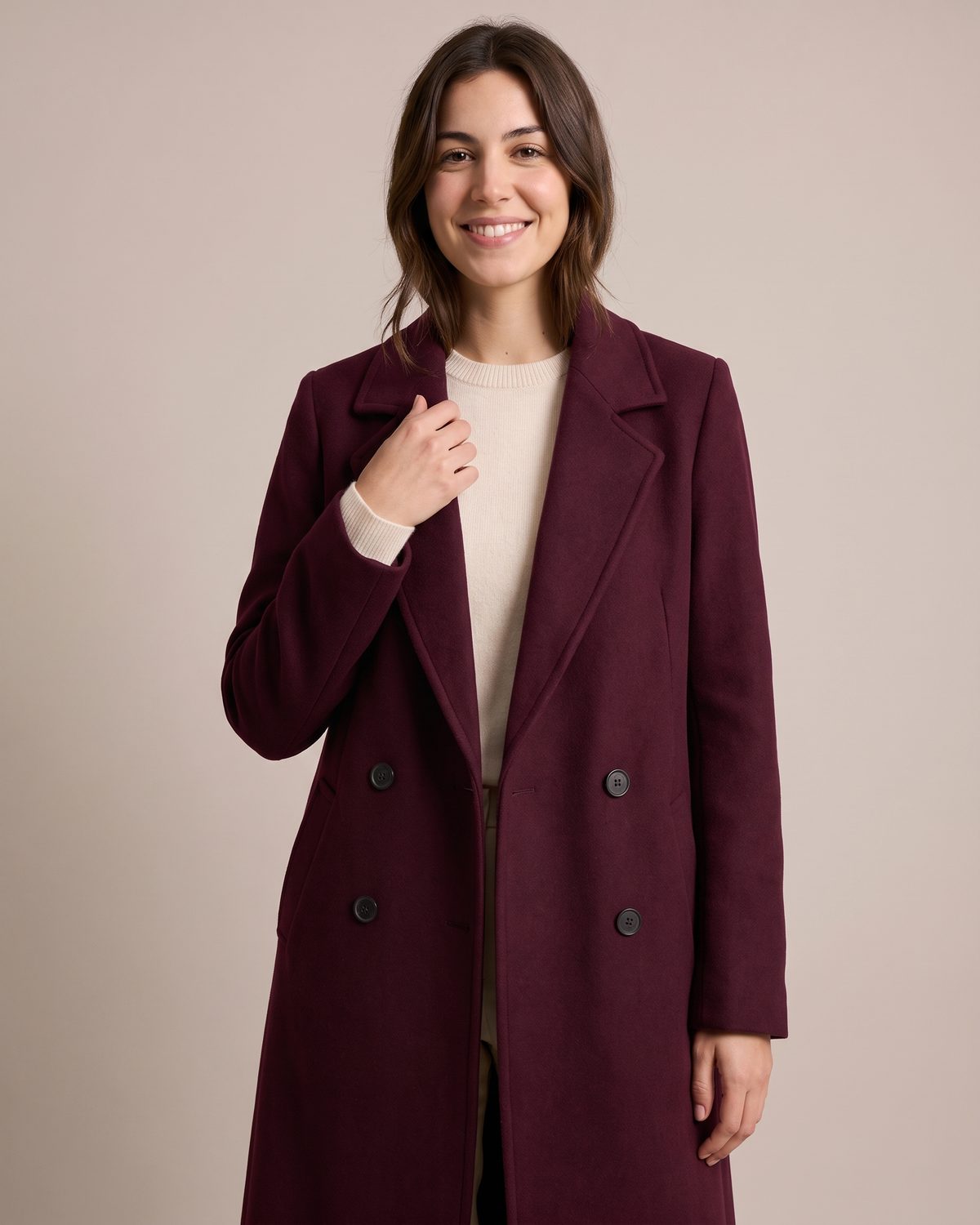 Manteau long bordeaux femme porté