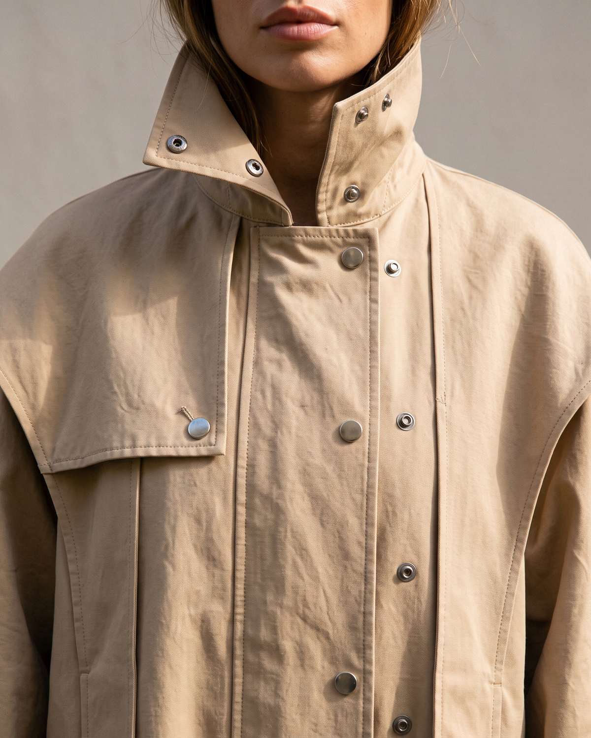 Trench Coat Mi Long Beige Femme détail