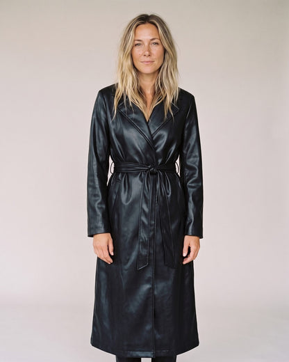 Trench Coat Simili Cuir Long Femme noir porté