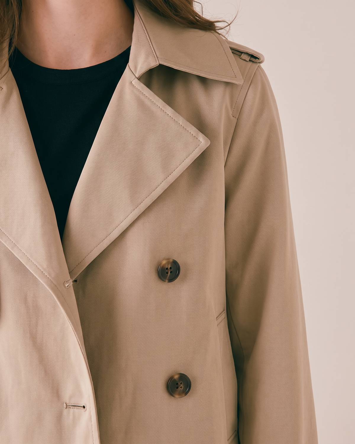 Trench court camel femme détail matière