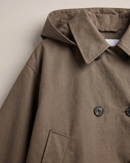 Trench court à capuche marron femme — Détail