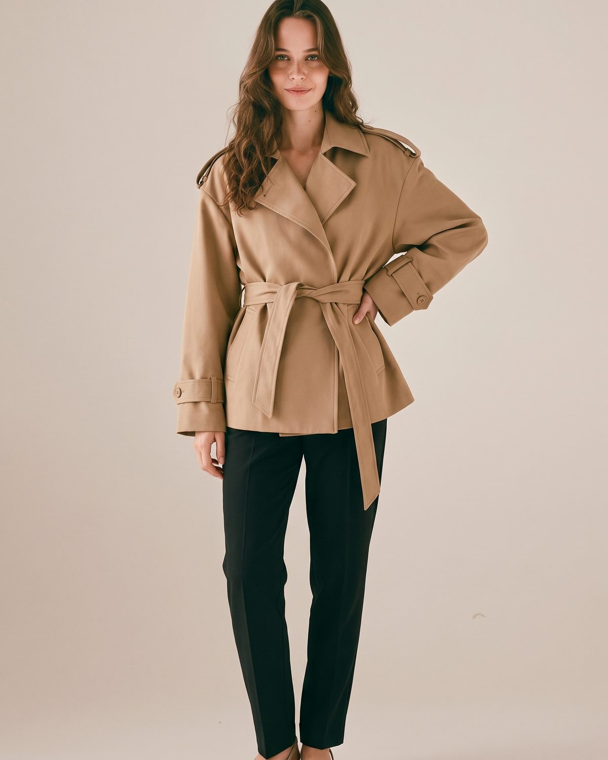 Trench court ceinturé camel femme — Face