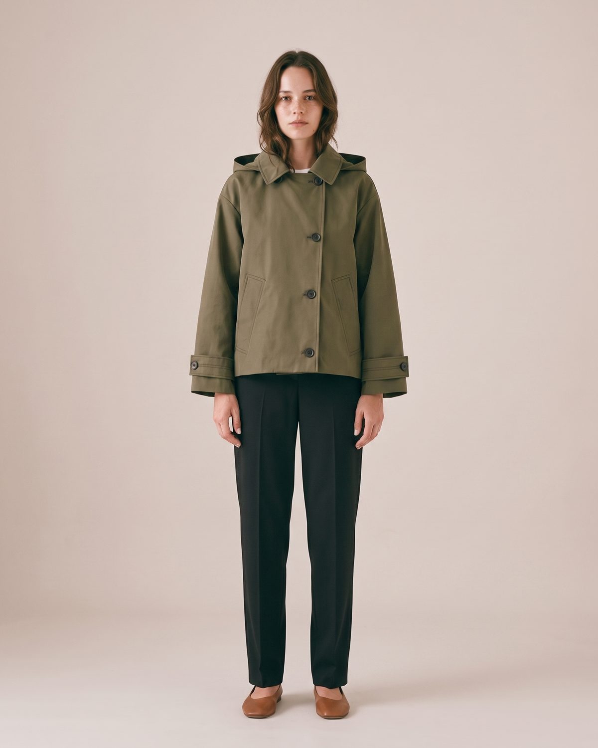 Trench Court Kaki Femme porté
