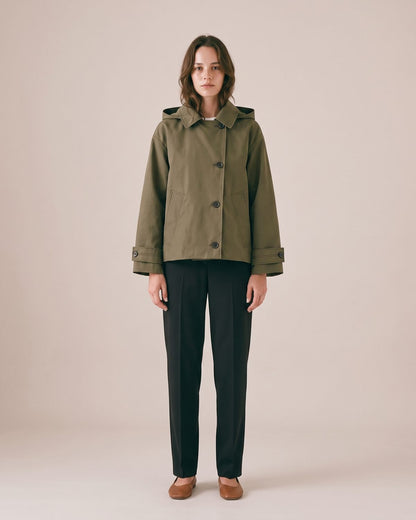 Trench Court Kaki Femme porté