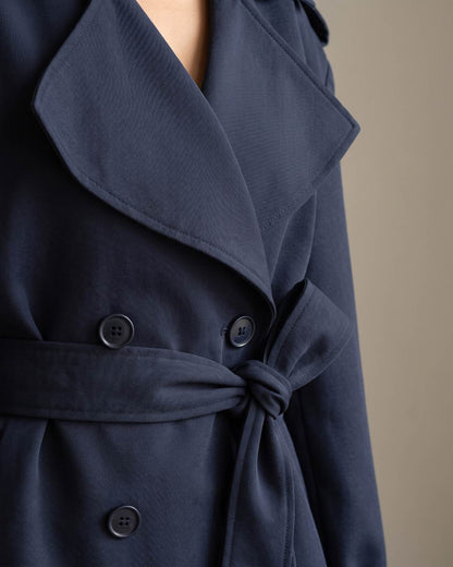 Trench court bleu marine femme — Détail