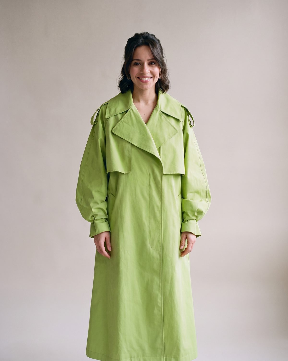 Trench Kaki Vert Foncé Femme porté