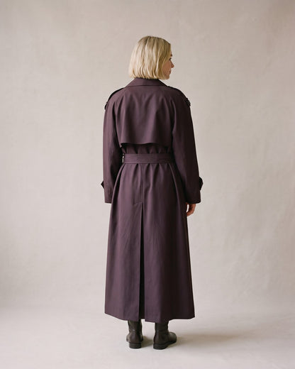 Trench long bordeaux prune femme dos