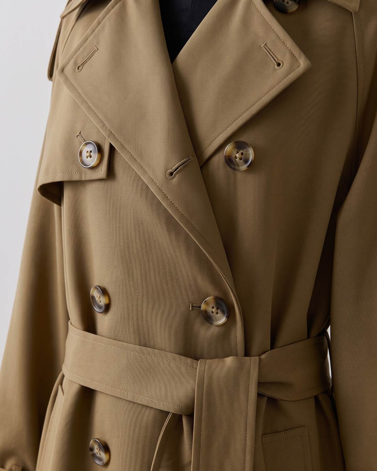 Trench long ceinturé camel femme — Détail