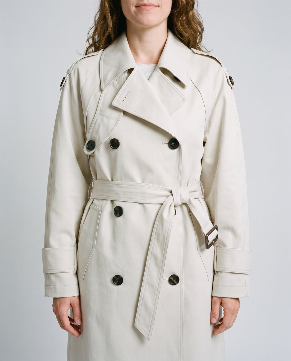 Trench long oversize femme - détail revers et boutons