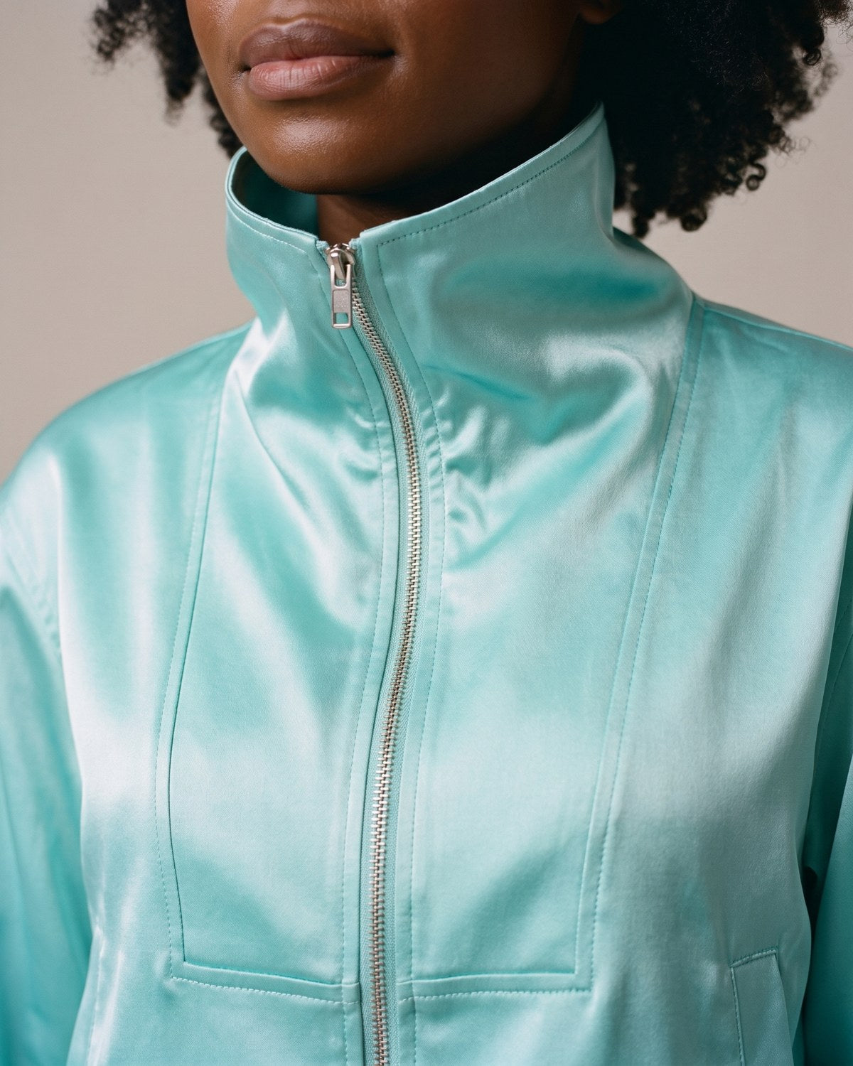 Veste satinée turquoise femme - détail matière
