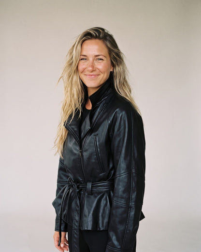Veste courte simili cuir noire femme — Profil
